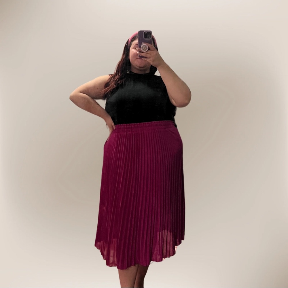 Barbie Hot Pink pleated skirt